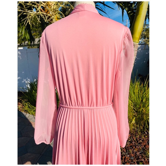 Vintage 70’s Chevron Pleated Dress - Picture 5 of 9